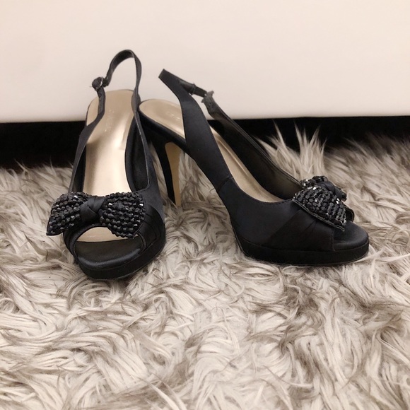 ⭐️Buy 1 get 1 FREE⭐️ Black Le Chateau Bow Heeled - Picture 2 of 5
